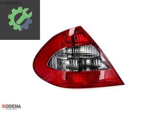 MERCEDES-BENZ E SERİSİ W211 STOP LAMBASI 2118202364 / 2118202464