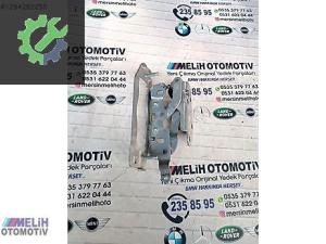 MERCEDES W204 SAĞ KAPUT MENTEŞESİ A2048800228