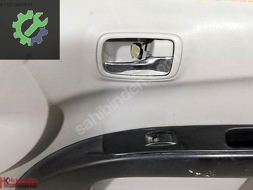 Mitsubishi L200 Kapı (Ön Sağ) çıkma parça