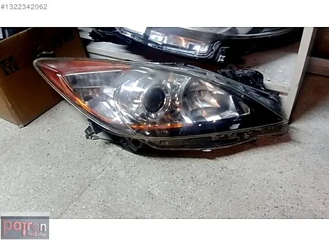 Mazda 3 Sağ Ön Far çıkma parça