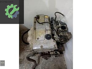 Mercedes 111 benzinli 4 silindir motor