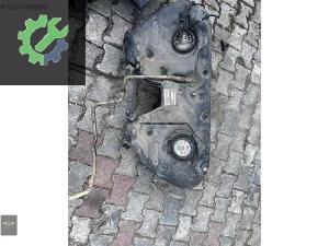 Mercedes 211 benzin deposu
