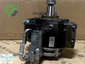Skoda Octavia 2009-2013 Çıkma Mazot Pompası 03L130755AH