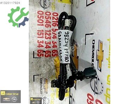 Opel Corsa Silecek Su Bidonu 9825471780 çıkma parça