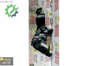 OPEL GRANDLAND SAĞ ARKA TAMPON BRAKETİ OEM YP00035680