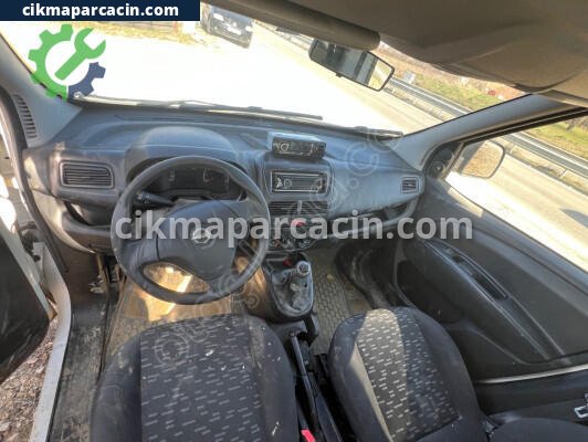 Opel Combo Torpido çıkma parça