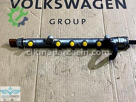 Volkswagen Passat Enjektör Kütüğü çıkma parça