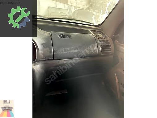 Peugeot Partner Torpido çıkma parça