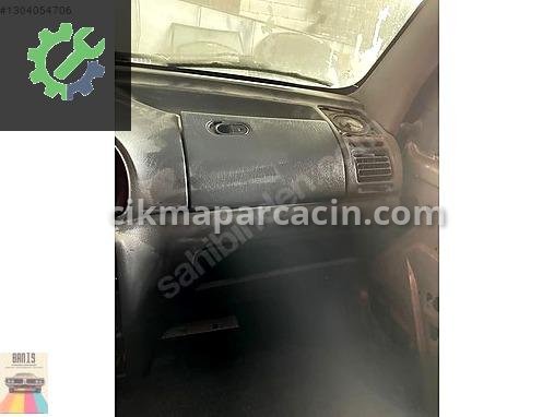 Peugeot Partner Torpido çıkma parça
