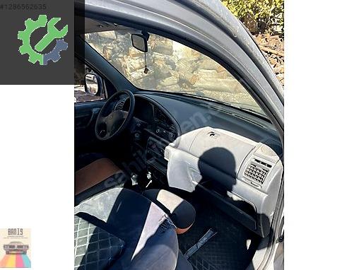 Peugeot Partner Torpido çıkma parça