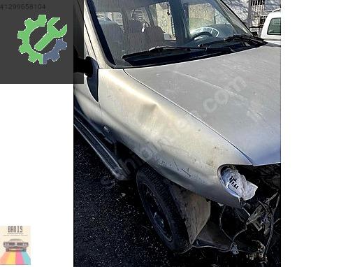 Peugeot Partner Çamurluk (Ön) çıkma parça