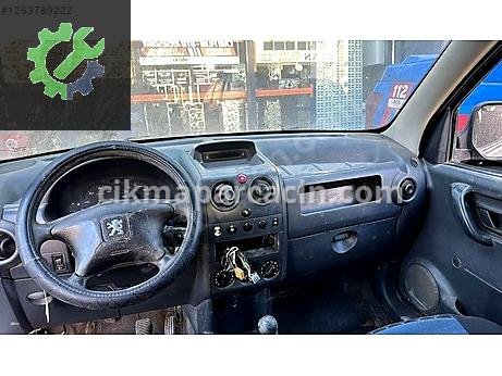 Peugeot Partner Torpido çıkma parça