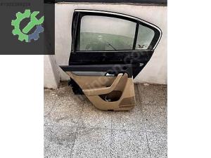 Passat b6 b7 sol arka kapı hasarlı iç dış aksamları mevcut