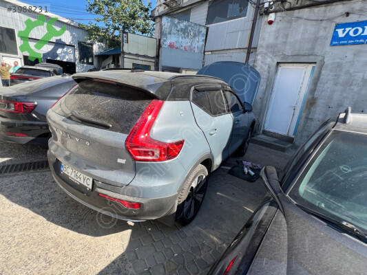 Volvo XC40 Çamurluk çıkma parça