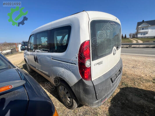 Opel Combo Torpido çıkma parça