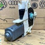 Audi Q3 2012-2018 Çıkma Cam 8K0959801B
