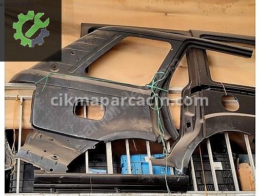 Land Rover Range Rover Sağ Arka Çamurluk çıkma parça