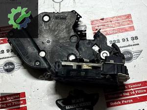 RANGE ROVER SPORT L494 SOL ÖN KAPI KİLİDİ – 938827