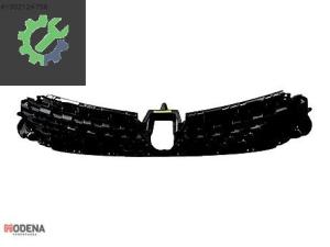 RENAULT CLİO 5.5 2023- ÖN PANJUR ALT KROM SIFIR 622565611R