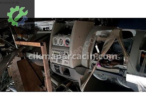 Renault Clio Torpido çıkma parça