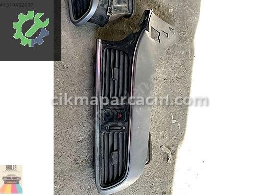 Renault Kadjar Kalorifer Izgarası 687500938R çıkma parça