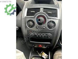 Renault Megane 2 Üfleme Izgarası Teyip Çerçevesi Klima Paneli