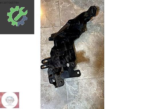 RENAULT MEGANE 3 COUPE ÖN SAĞ TAMPON FAR BRAKETİ MAİS 622227190R