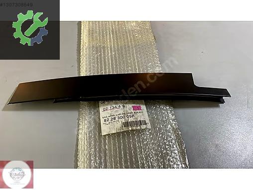 RENAULT MEGANE 3 SAĞ ARKA KAPI DİREK BAKALİTİ MAİS 822830005R