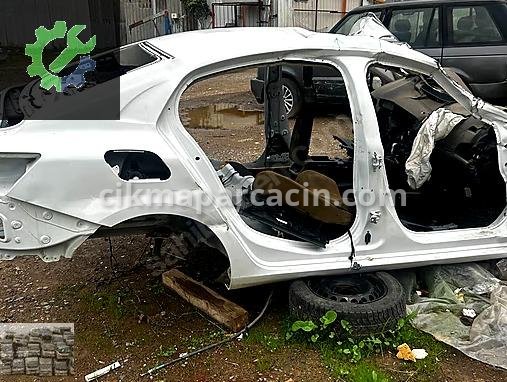 Renault Megane Sağ Arka Çamurluk çıkma parça