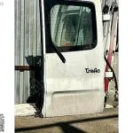 RENO TRAFİC SAG BAGAJ KAPAGI