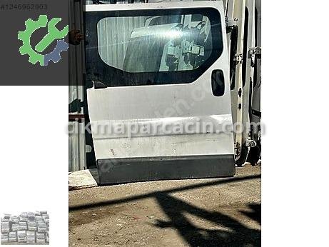 Renault Trafic Sağ Kapı çıkma parça