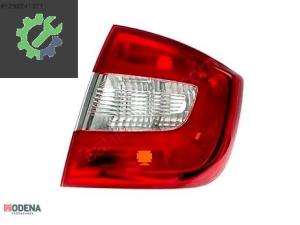 SKODA RAPİD 2013- STOP LAMBASI SAĞ SIFIR 5JH945112 / 5JH945096