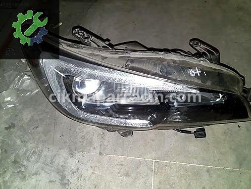 Subaru Impreza Sağ Ön Far çıkma parça