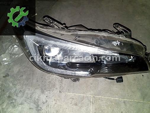 Subaru Impreza Sağ Ön Far çıkma parça