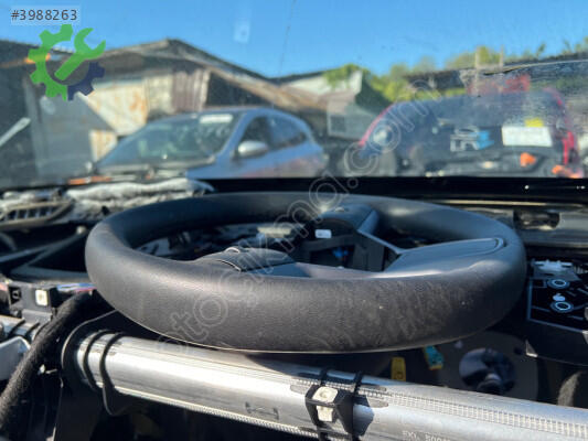 Tesla Model Y Direksiyon Simidi çıkma parça