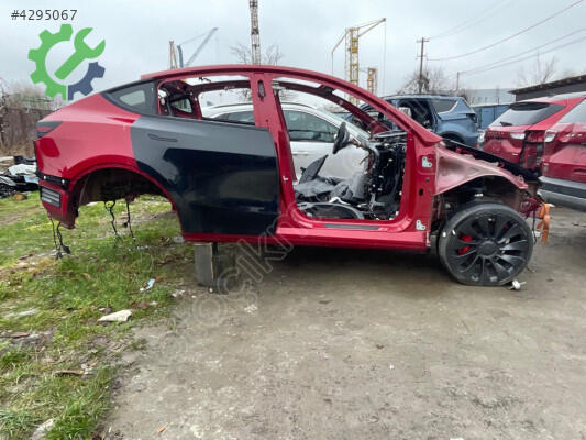 Tesla Model Y Amortisör çıkma parça