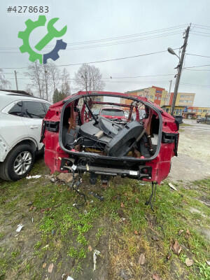 Tesla Model Y Tavan çıkma parça