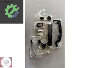 TALİANT SANDERO 3 LOGAN 3 KAPI KOLU SET ORJİNAL 806064705R