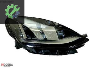 TESLA MODEL Y 2021- ÖN FAR SAĞ ORJİNAL SIFIR 1077376-00-C