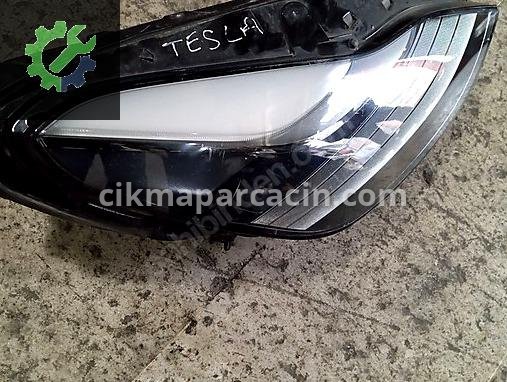Tesla Model Y Sağ Ön Far çıkma parça
