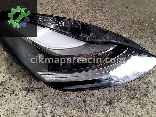 Tesla Model Y Sağ Ön Far çıkma parça