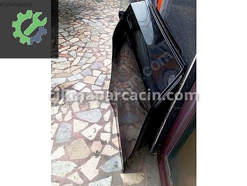 Tesla Model Y Sağ Arka Kapı çıkma parça