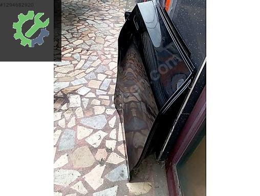 Tesla Model Y Sağ Arka Kapı çıkma parça - ÖZGÜR OTO İSTANBUL