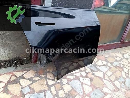 Tesla Model Y Sağ Arka Kapı çıkma parça