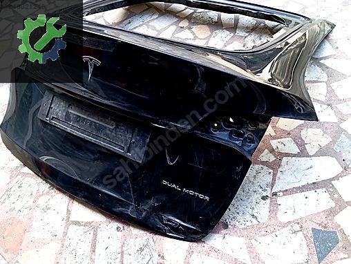 Tesla Model Y Bagaj Kapağı çıkma parça - ÖZGÜR OTO İSTANBUL