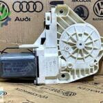 Volkswagen Touareg 2011-2018 Çıkma Cam 8K0959802B