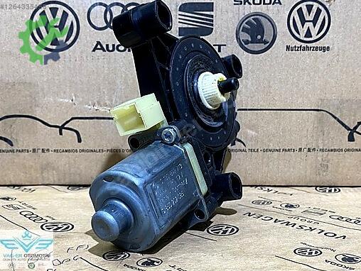 Volkswagen Touran Cam 5Q0959801B çıkma parça