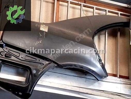 Toyota Avensis Sağ Arka Çamurluk çıkma parça