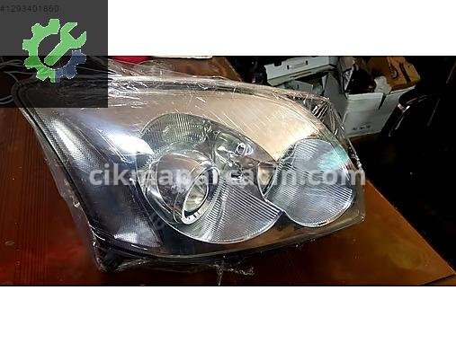 Toyota Avensis Sağ Ön Far çıkma parça