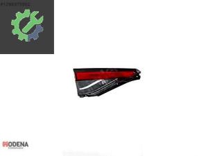 TOYOTA COROLLA 2019- ARKA STOP İÇ SAĞ SIFIR 81580-02C21